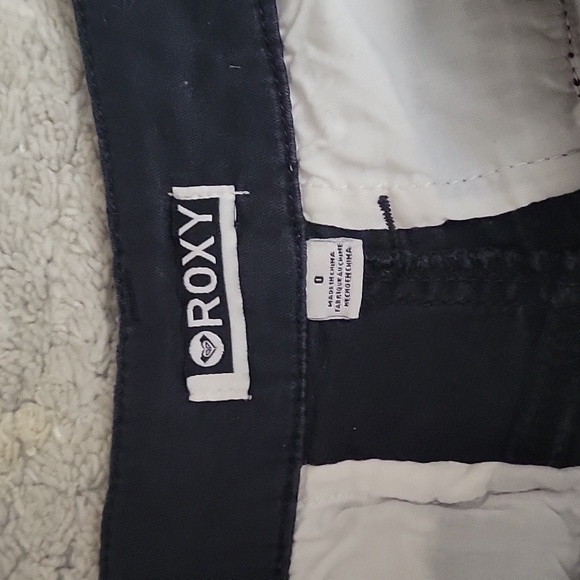 Roxy black shorts size 0 - Picture 2 of 4